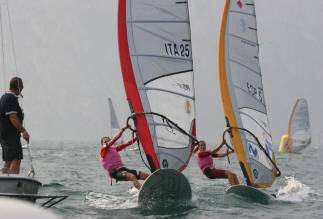 Alessandra Sensini e Marina Alabau tagliano il traguardo della medal race